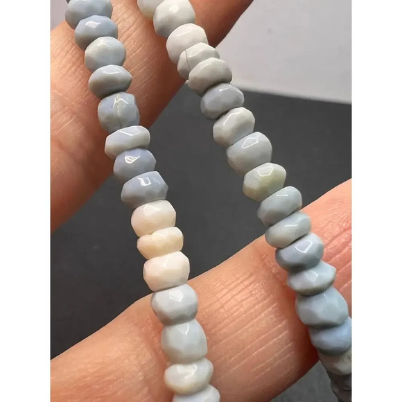 Shaded blue opal necklace with sterling silver clasp - Picture 3 of 11